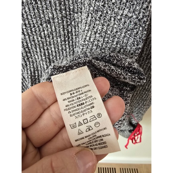 Free People Gray Ribbed Knit Top With Red Lace Up Detail Sleeves rare - Picture 7 of 7